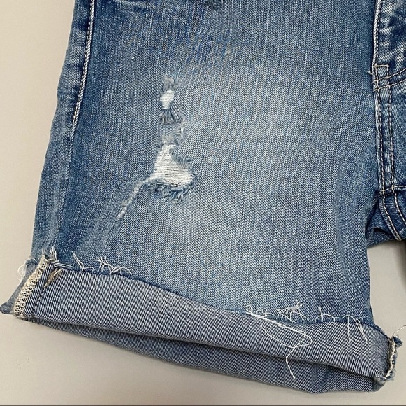 Kancan Medium-Light Wash Distressed 5.5" Inseam Denim Jean Shorts, size Small - Picture 7 of 16